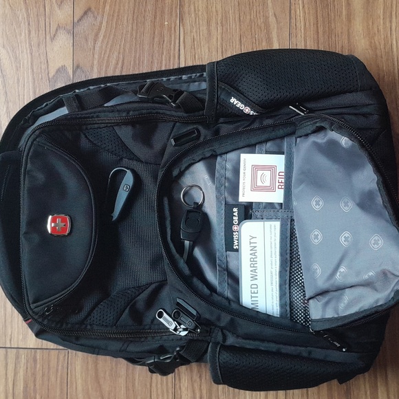 SwissGear Laptop Backpack - Picture 3 of 10